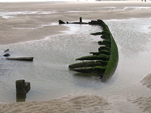 Schiffswrack am Strand auf Langeoog