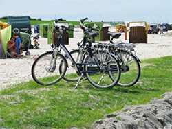 Mit dem Fahrrad zum Strand