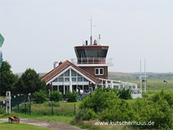 Bauernhöfe vor dem Seedeich