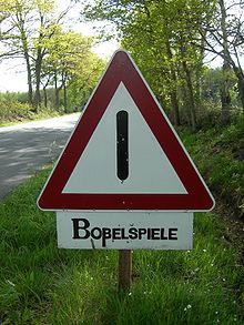 Hinweisschild Boßelspiele