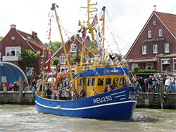 Krabbenkutter im Hafen