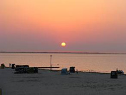 Sonnenuntergang am Nordseestrand in Neuharlingersiel