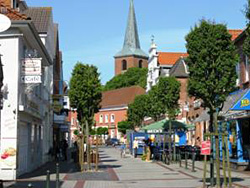 Idyllische Stadt Esens mit Restaurants und Einkaufsmöglichkeiten